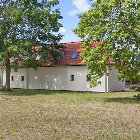 Apartment 3 Bedroom Awesome In