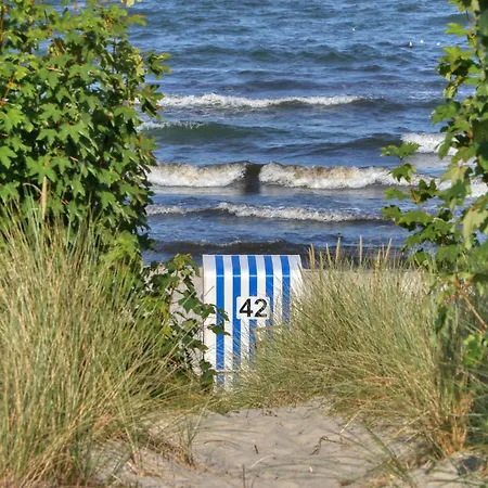 3 Bedroom Awesome In Apartment Altenkirchen (Mecklenburg-Vorpommern)