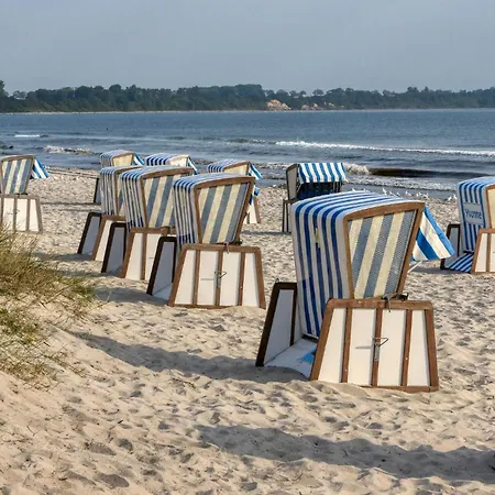 Apartment 3 Bedroom Awesome In Altenkirchen (Mecklenburg-Vorpommern)