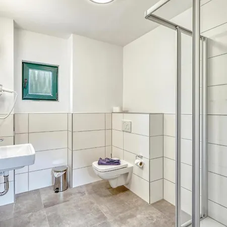 3 Bedroom Awesome In Altenkirchen (Mecklenburg-Vorpommern)