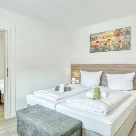 Apartment 3 Bedroom Awesome In *