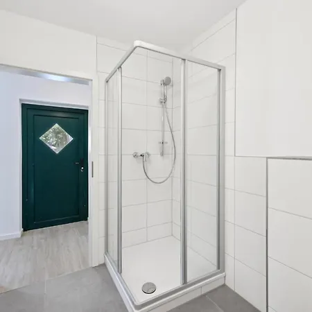 3 Bedroom Awesome In Apartment Altenkirchen (Mecklenburg-Vorpommern)